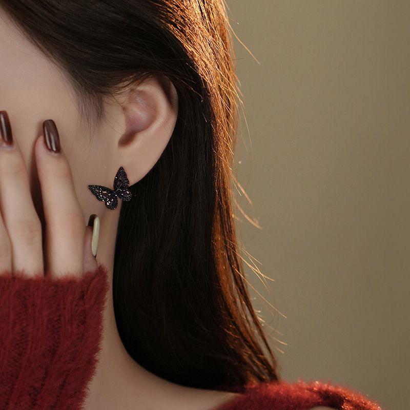Cercei eleganți cu zirconiu în formă de fluture negru: Design Retro de Lux pentru Femei