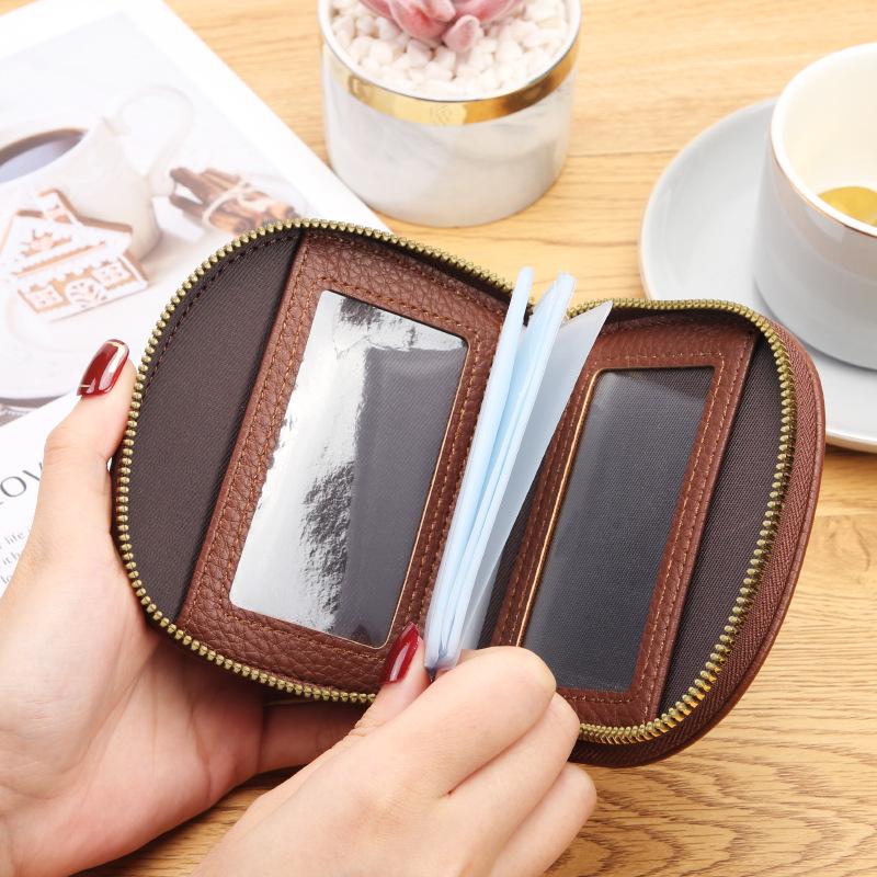 Dicker, transparenter Kartenhalter mit mehreren Fächern und halbrunder Stickerei für Damen