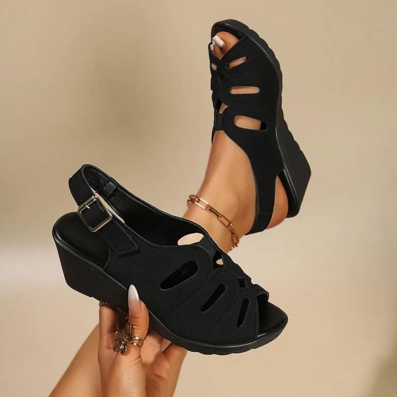 Fashion Plus Size 2025 Summer Women's Sandals Retro Round Toe Buckle Strap Wedges Sandals Outdoor Hollow Casual Daily Peep Toe Slippers