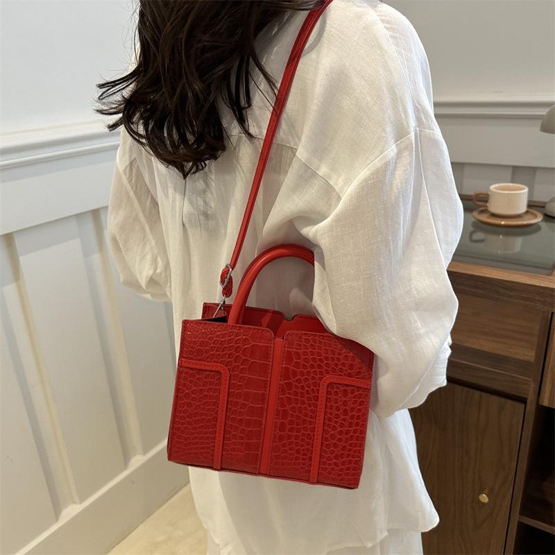 Retro Handbag Fashionable, Casual and Beautiful 2025 Autumn New Simple Foreign Style One Shoulder Crossbody Small Square Bag