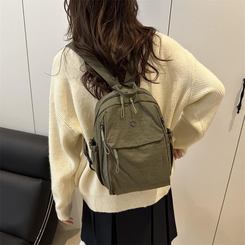 New multi-functional solid color simple women's backpack fashionable, lightweight and versatile daily outdoor small backpack women