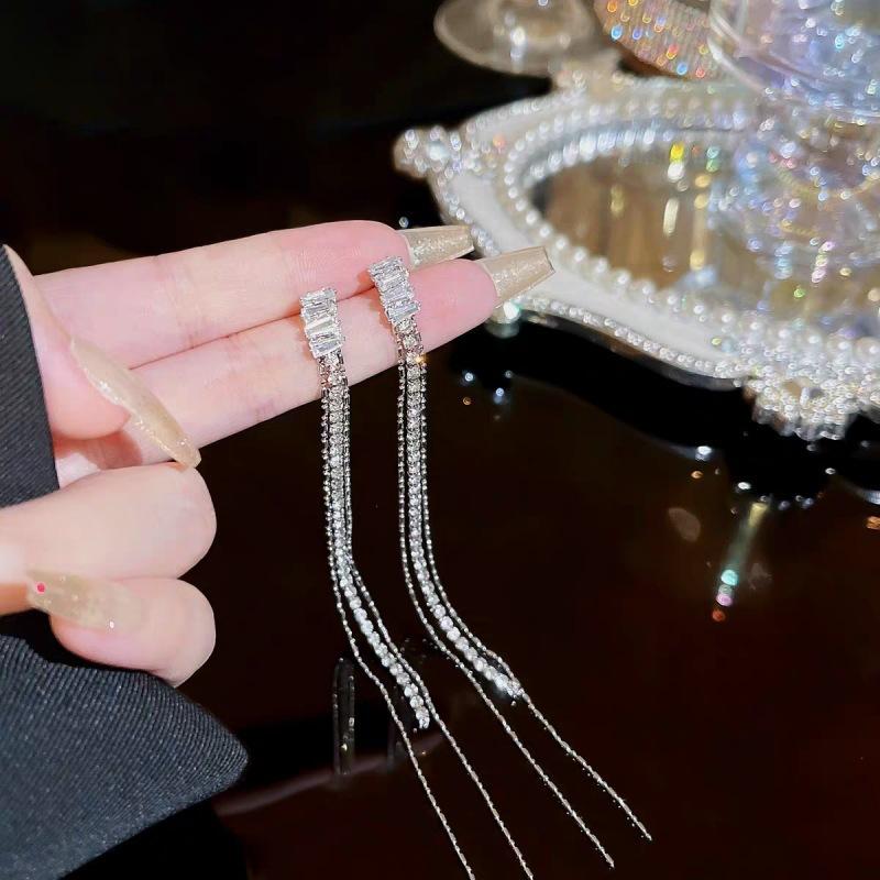 Long elegant zircon diamond fringed earrings light luxury niche high-end earrings temperament versatile earrings