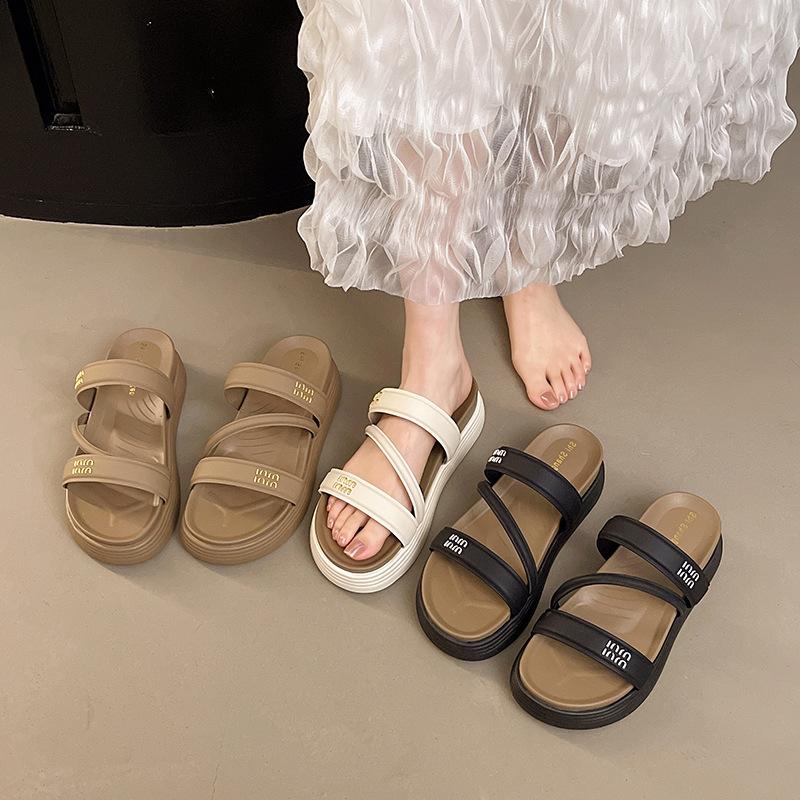Cool Slippers Women's Summer Wear 2025 New Thick-soled Beach Sandals Lazy Casual Stepping On Shit