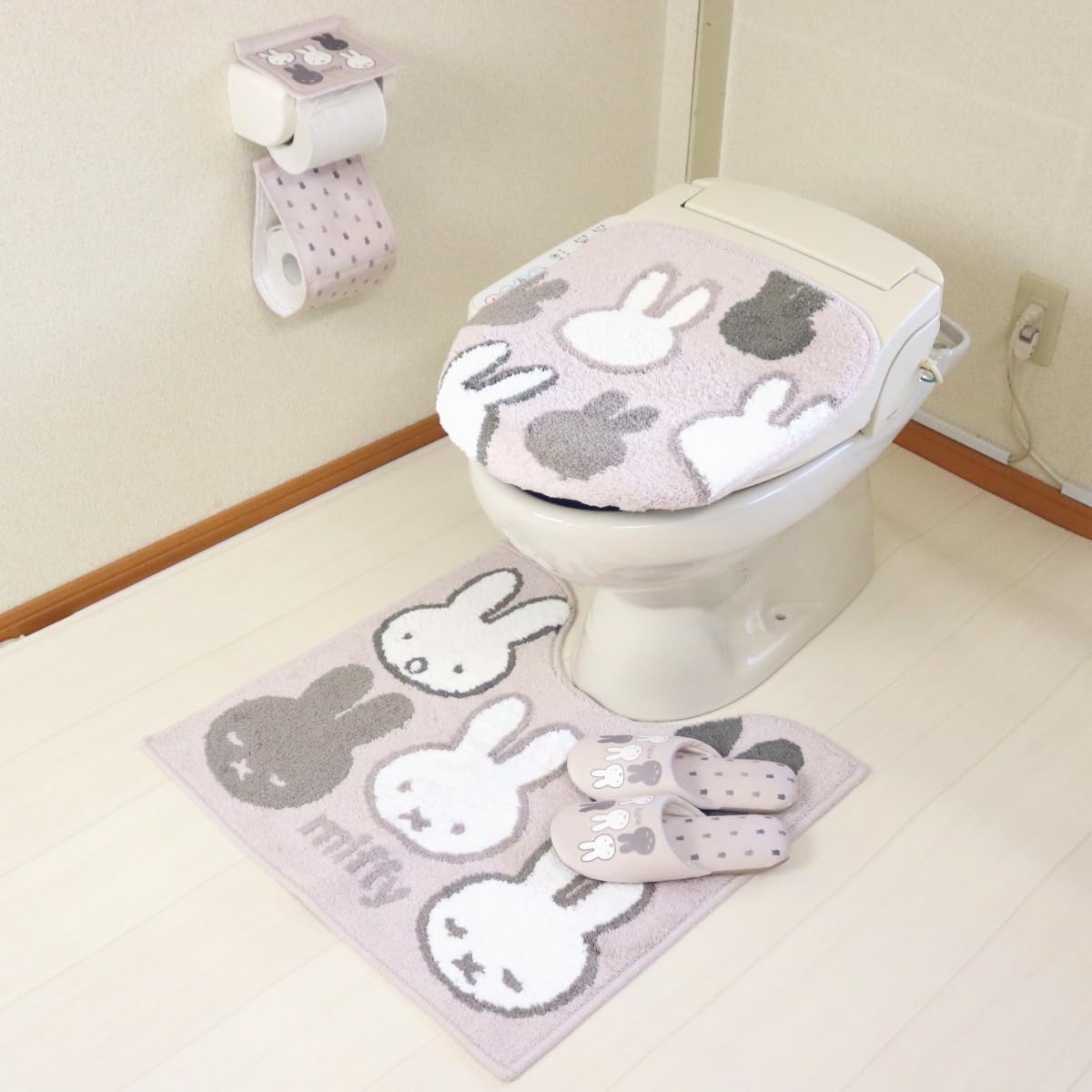 

Miffy Toilet Mat Set 58x60cm Includes Toilet and Paper Holder Adhesive Toilet Cover A cute character 4-Piece (Surprise Gray) (23.5x24.5 inches) Cover, серый