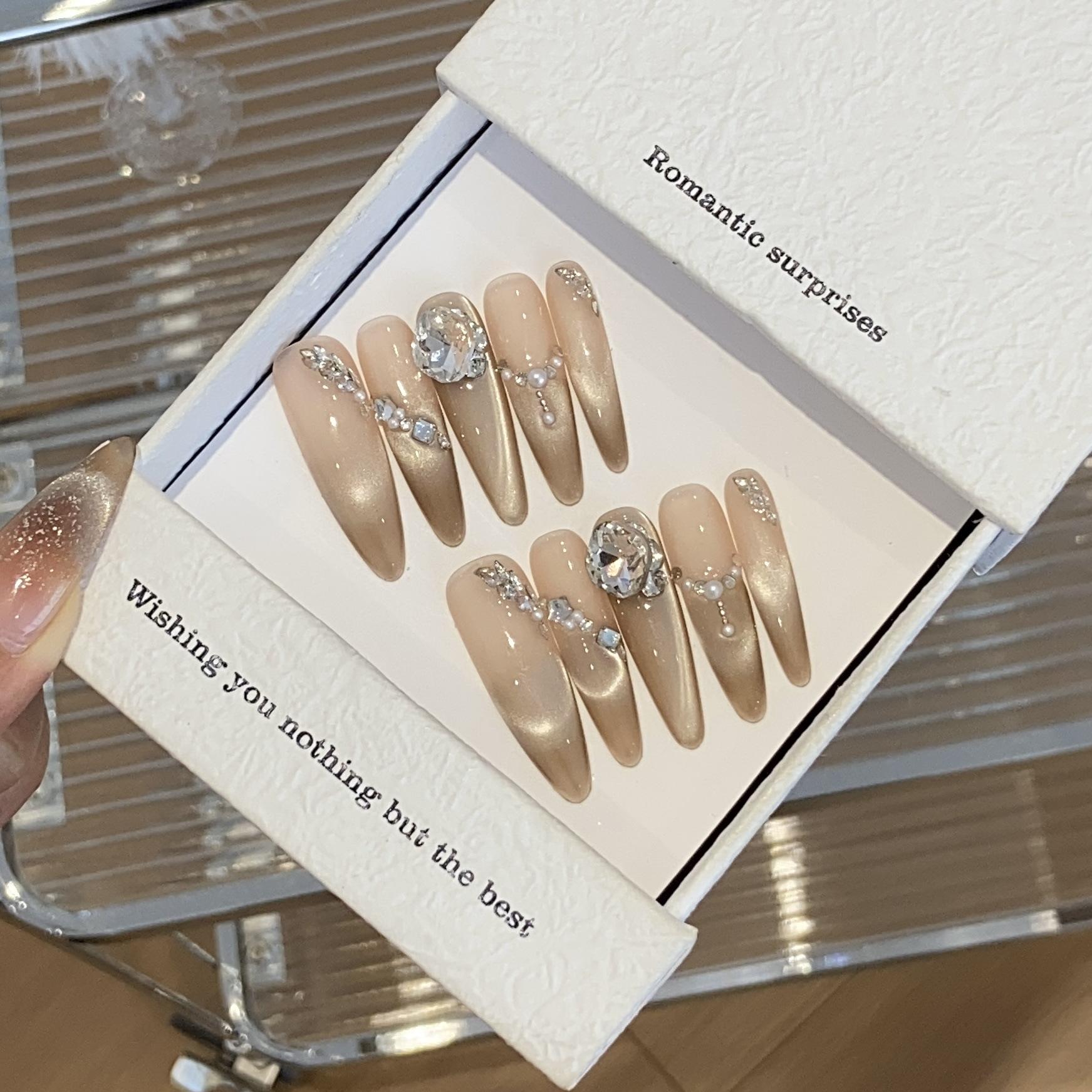 

Съемная нашивка для брони ручной работы с широким боковым светом и кошачьим глазом и цирконием в виде конского глаза L