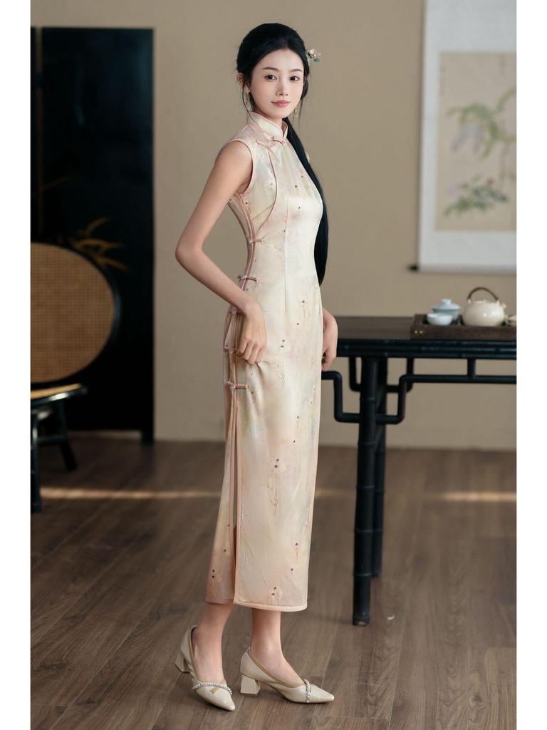 2024 Summer Young Elegant Sleeveless Cheongsam: Modern Literary Style