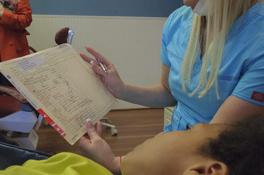 Zebra Kugelschreiber Feine Spitze Edelstahl Schwarzes Metall Set Enthält Zwei Schwarze Tinte Feine Spitze Zebra Stift Nachfüllminen F-402 Stift, Stift, 0,7mm, Tinte,