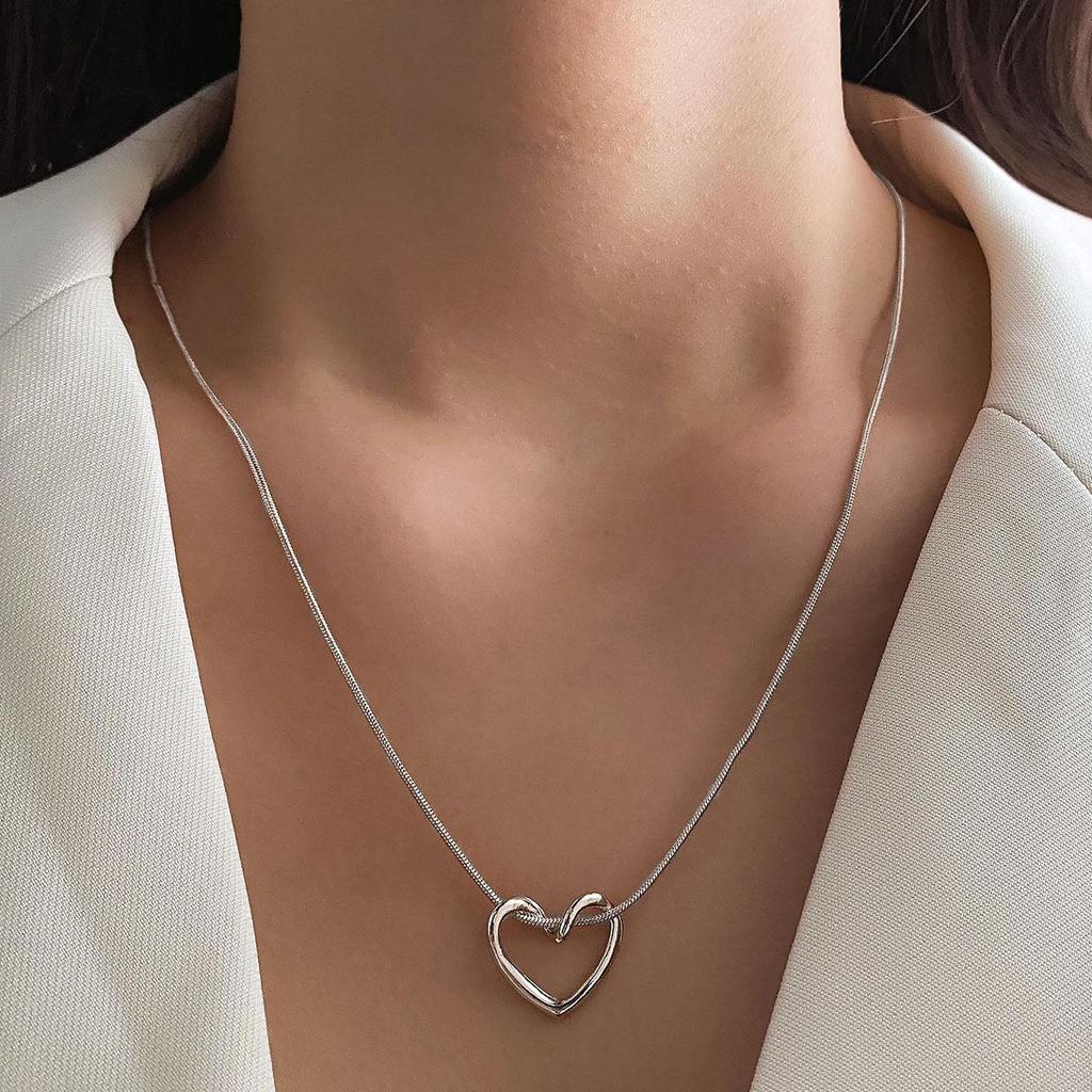Trendy European & American Peach Heart Necklace - Chic Design for Stylish Women & Students