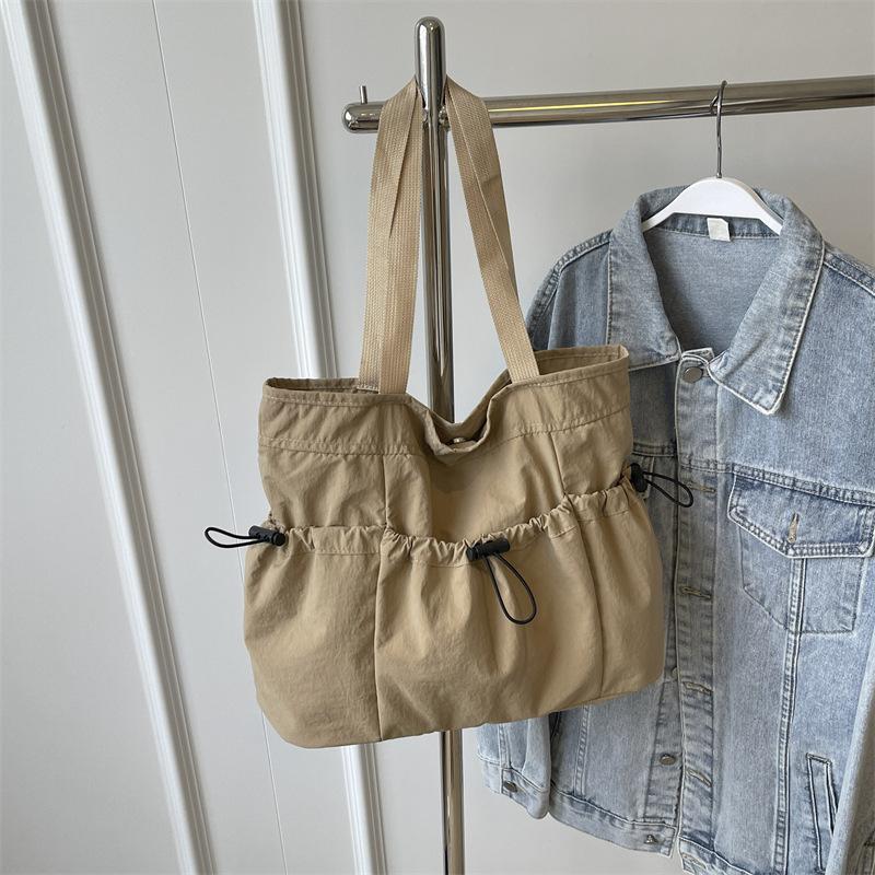 Lightweight large-capacity bag women's 2025 summer new casual shoulder bag versatile foreign-style texture commuter tote bag
