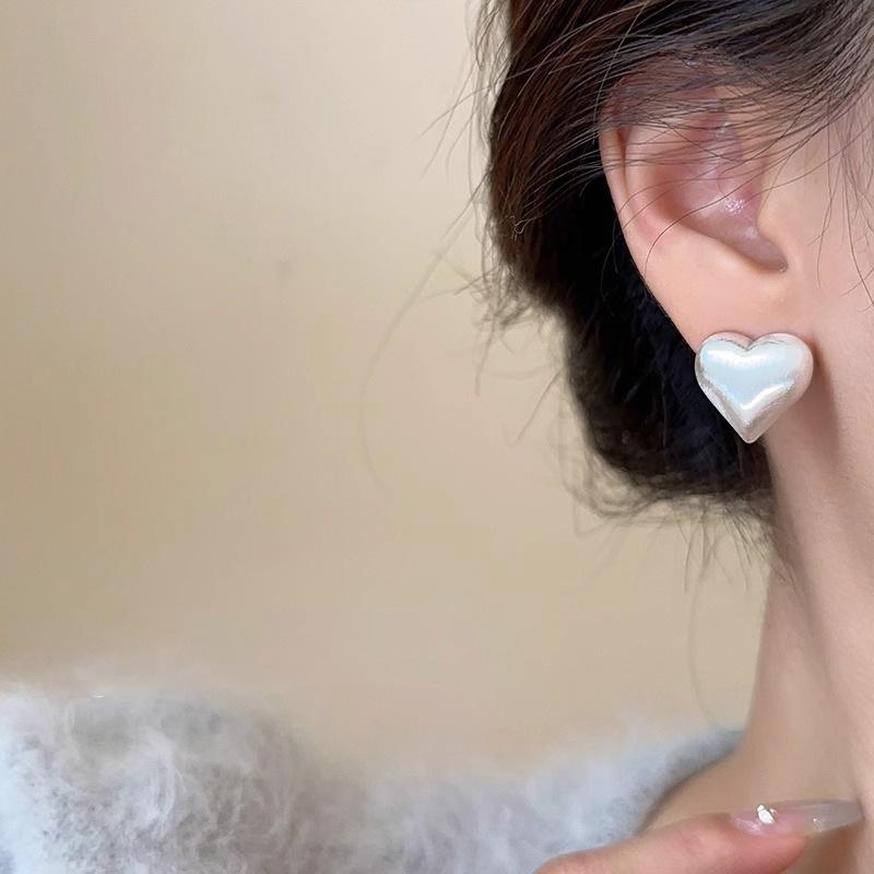 Elegant Heart Stud Earrings for Women - Fashionable, Versatile, Trendy Design Inspired by Internet Celebrities