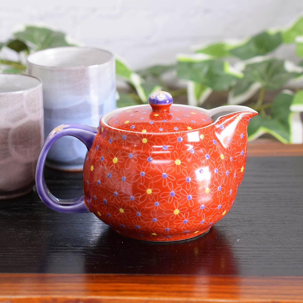 Stylish Kutani ware teapot with a vermilion arabesque pattern. Made in Japan. Includes tea strainer.
