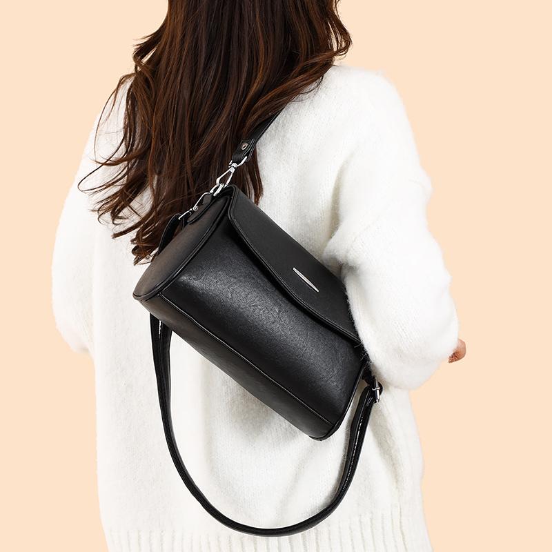 Women's Large Capacity Shoulder Bag Underarm Bag