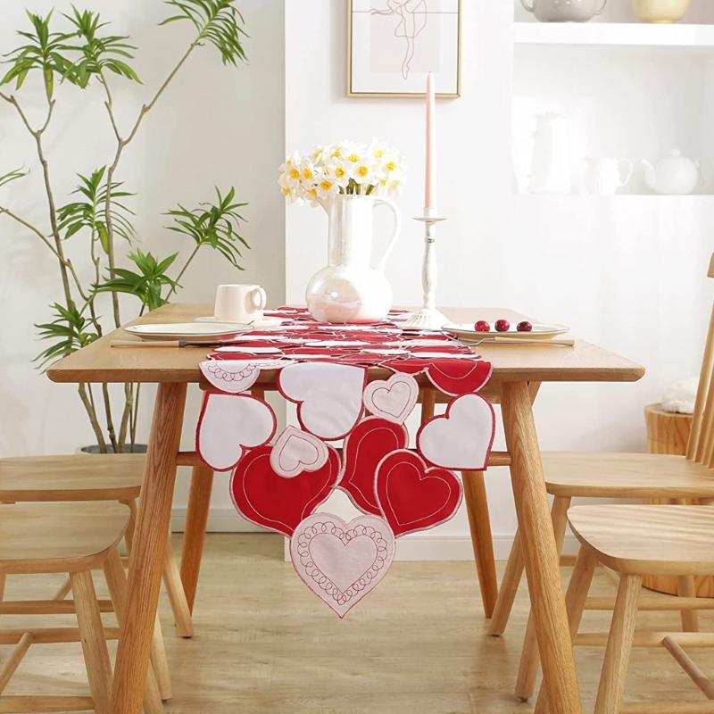 Valentines Day Table Cloth Heart Table Runner Polyester Reusable Supplies for Holiday New Year Birthday Party Home Decoration