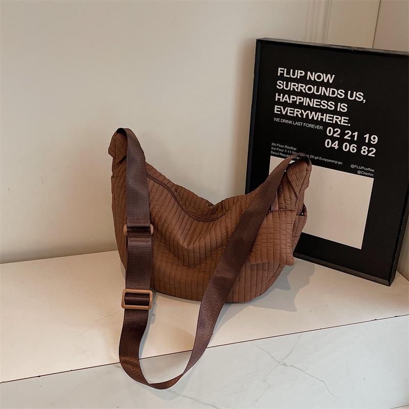 Korean Version of Foreign Style Pleated Lazy Wind Dumpling Bag Women's 2025 Autumn and Winter New Lightweight Large-capacity Single Shoulder Oblique