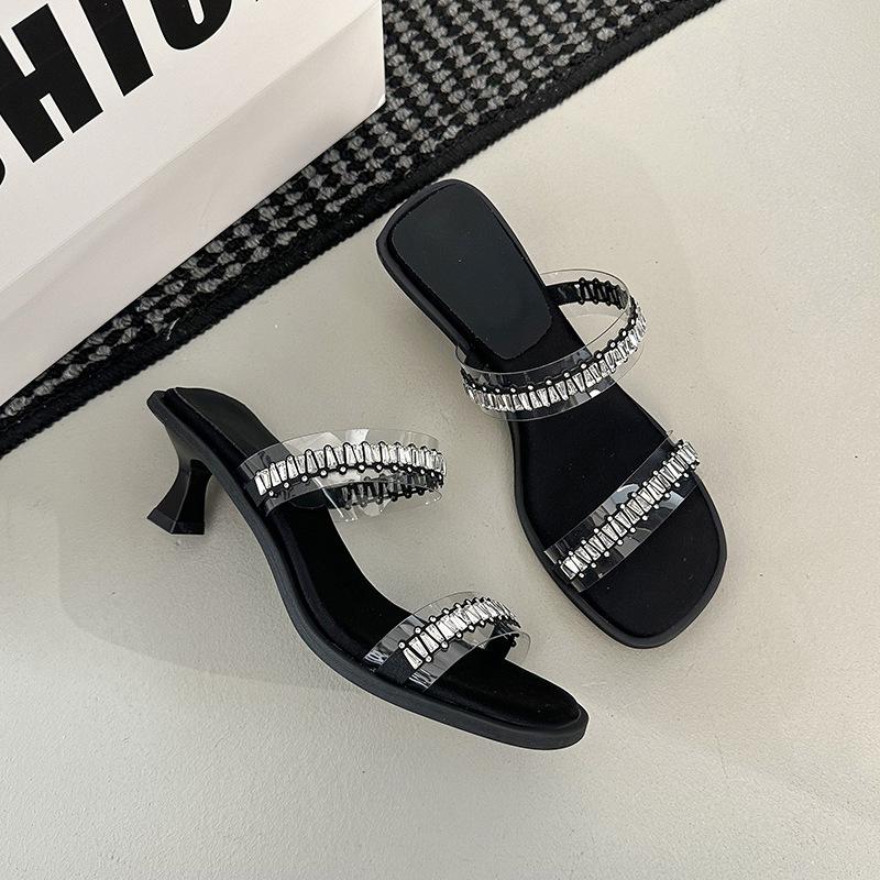 Sommer 2025 neue Kristall-Vierkantkopf-Dickabsatz-Ein-Wort-Slipper Damen Strass vielseitig Außen tragen Temperament bequeme coole Slipper Trend