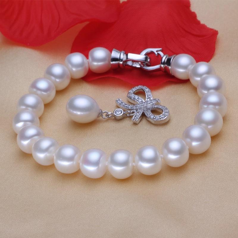 Elegant Pearl Bow Bracelet: Fashionable and Versatile Jewelry Gift for Girlfriend this Christmas
