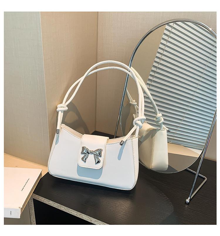 

2024 summer new trend simple foreign style shoulder bag trend fashion simple fashion underarm small square bag women білий