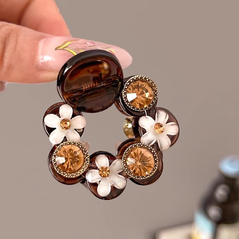Elegant Daisy Flower Hair Claw Clip