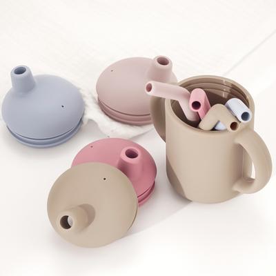 Personalisierter Silikon-Fütterungs-Trinkbecher mit Strohhalm, faltbarer Trinkbecher für Kinder, doppelt auslaufsichere Wasserflasche, Babysachen