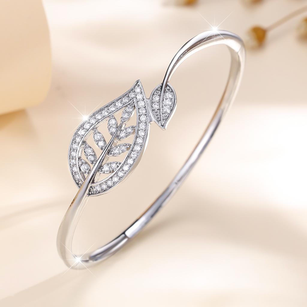 Accessories, Fashionable, High-end, Luxury Leaf Bracelets, Women’s Gifts, Temperament and Versatile Hand Accessories