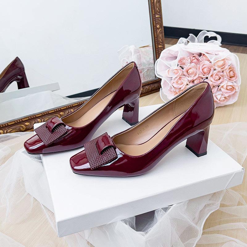 

Туфли на высоком толстом каблуке не утомляют ноги лакированная красная свадебная обувь 2025 новая весенне-осенняя женская обувь французский квадратный носок мелкий вырез 40 бордовый
