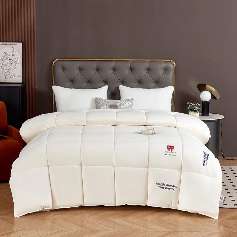 Jieliya Down-Feel Winter Comforter