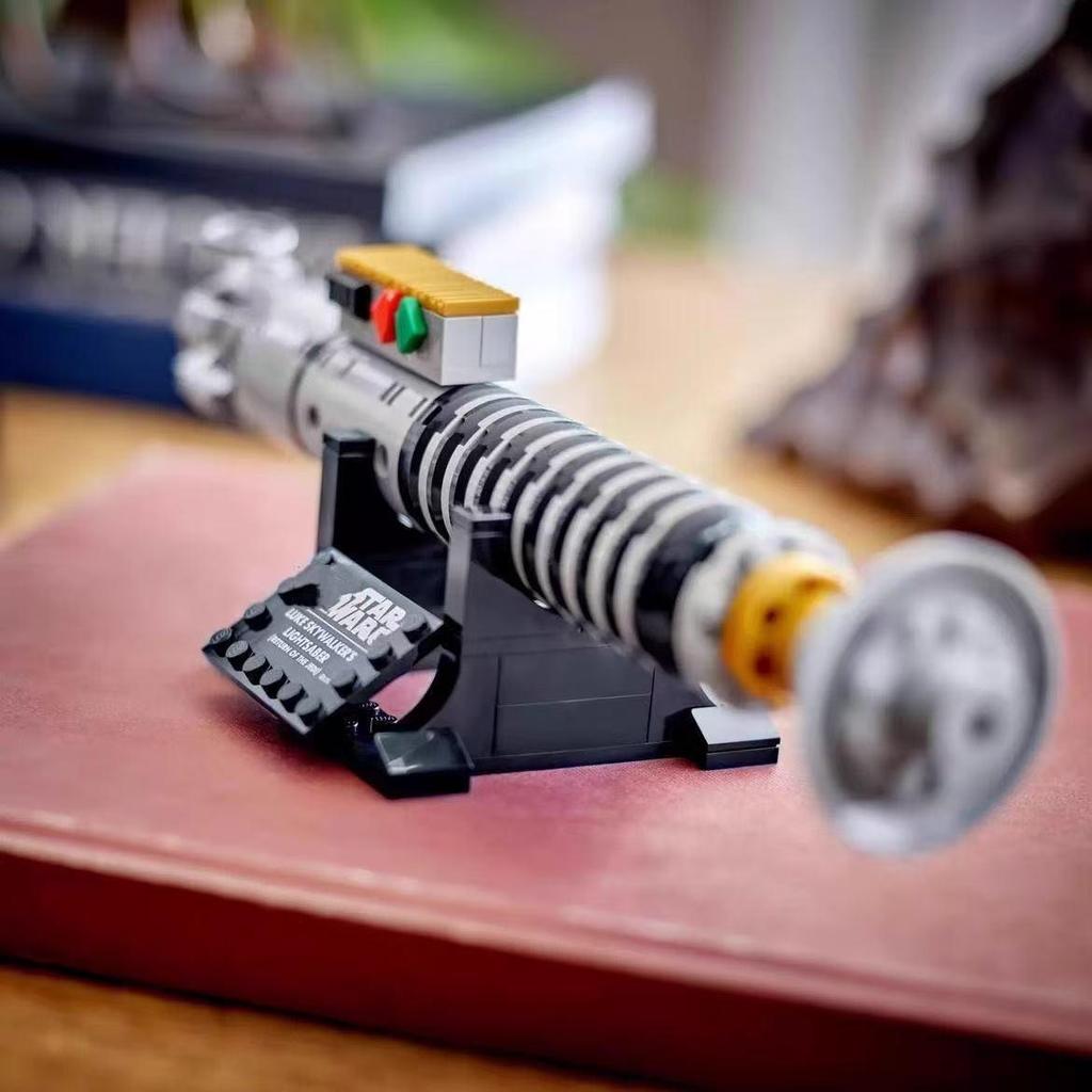 LEGO-Compatible Luke Skywalker Star Wars Lightsaber Building Blocks Toy for Boys - Popular Gift