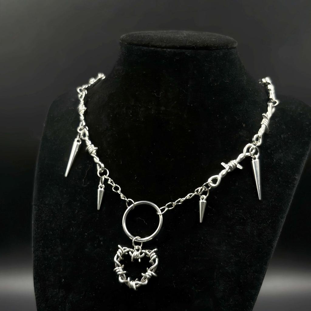 Unisex Hip Hop Heart Pendant Necklace - European Korean Trendy New Thorn Rivet Versatile Accessories for Men and Women