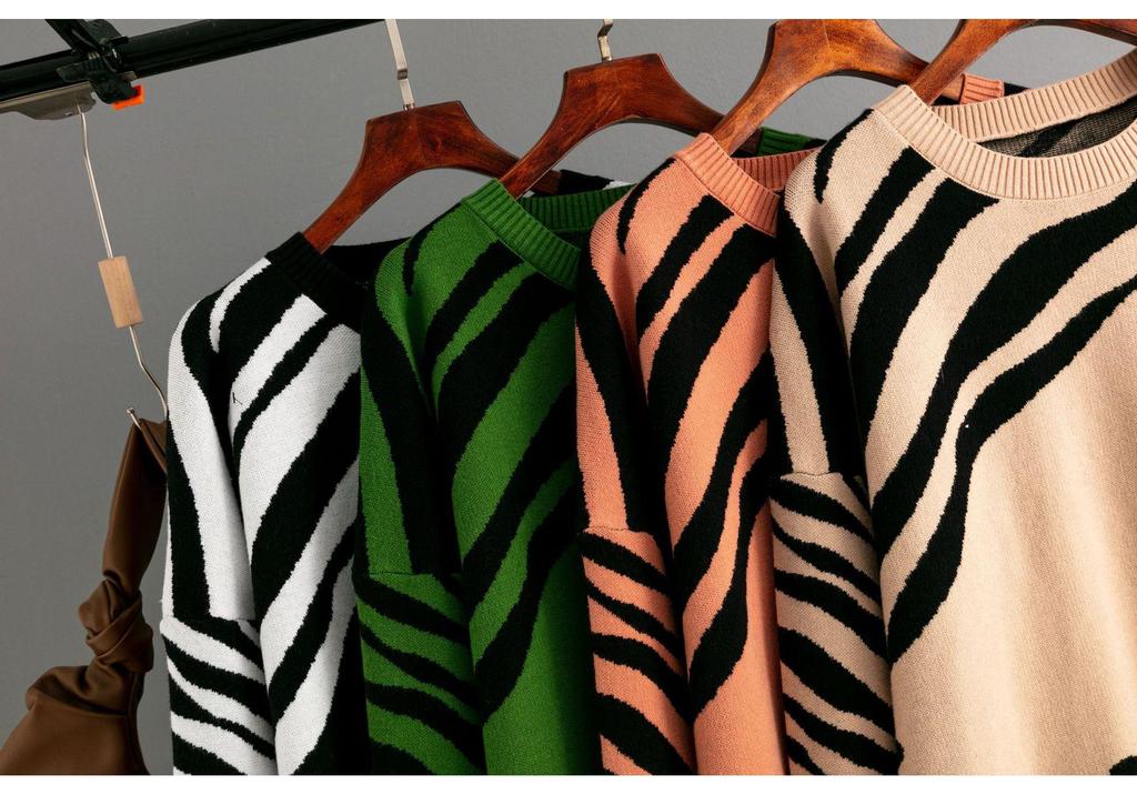2023 European & American Leopard Print Long-Sleeve Knit Sweater for Women - Autumn/Winter Fashion