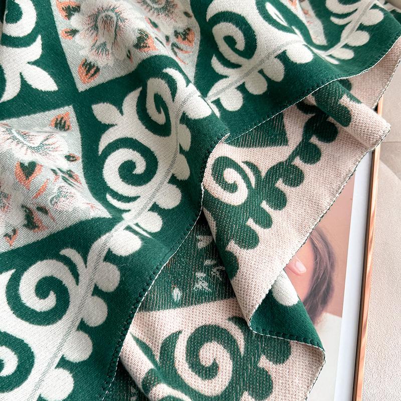 New Autumn and Winter Vintage Two-Tone Patchwork Printed Scarf, Faux Cashmere, Warm and Stylish Neck Wrap, Trendy Large Shawl