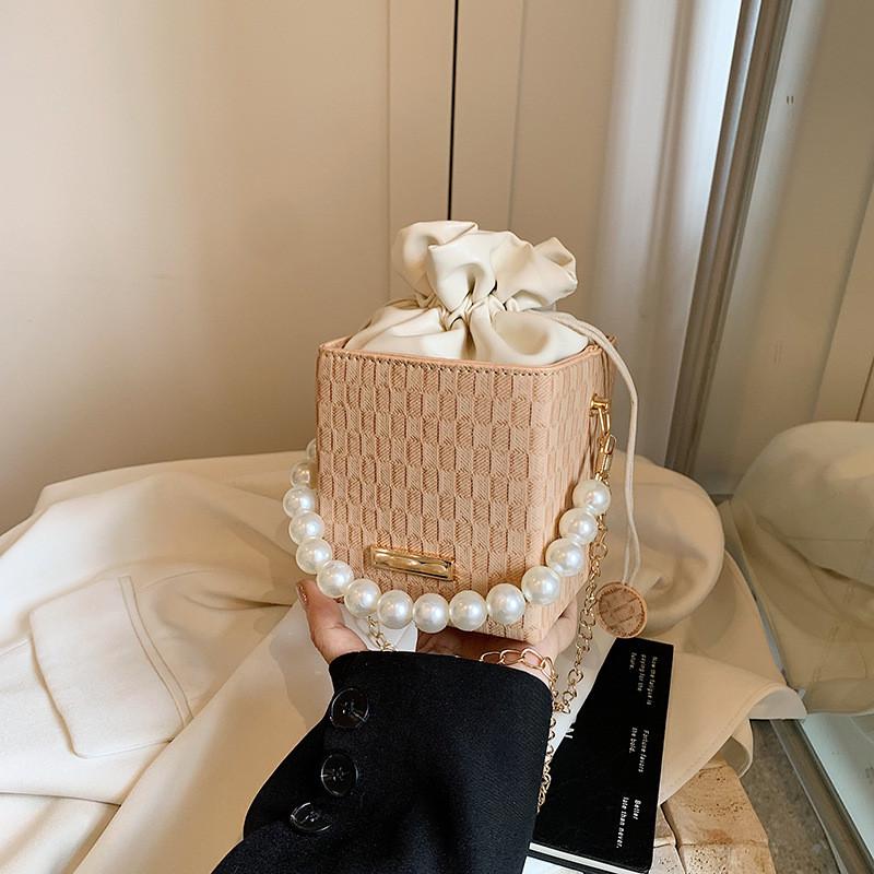 Trendy Black Casual Chain Shoulder Bag For Women 2024 Stylish Simple Square Design