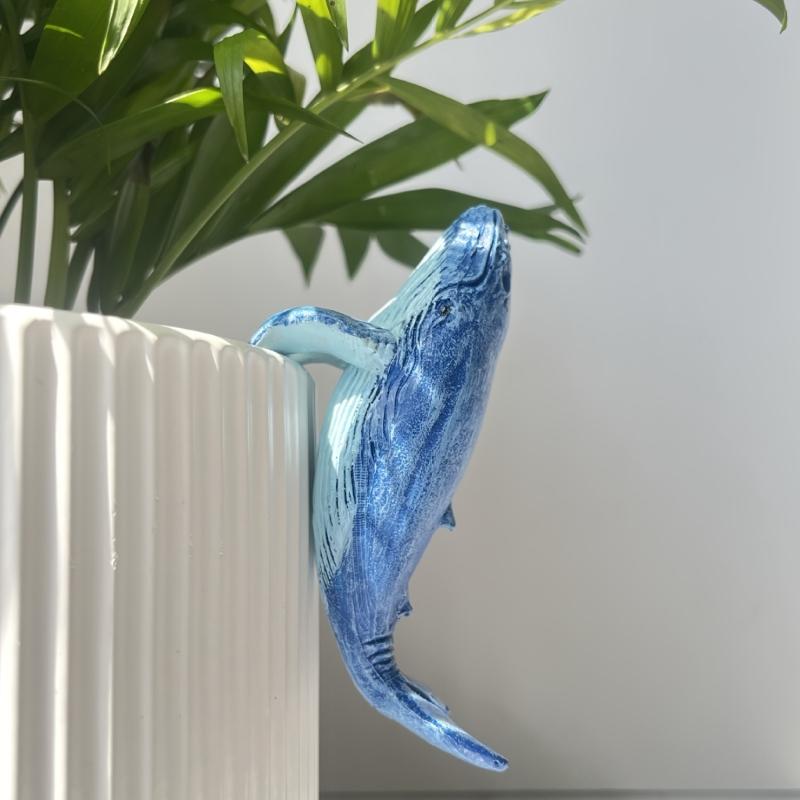 Realistic Colored Whale Statue Weather Resistant Resin Outdoor Garden Sculpture