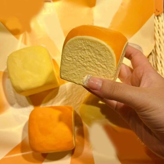 1/2Pcs Hawaiian Bread Squeeze Toy Slow Rebound Stress Relief Flavored Bread Pinch Sensory Toy Kids Adults Soft Calming Bread Fidget Toy