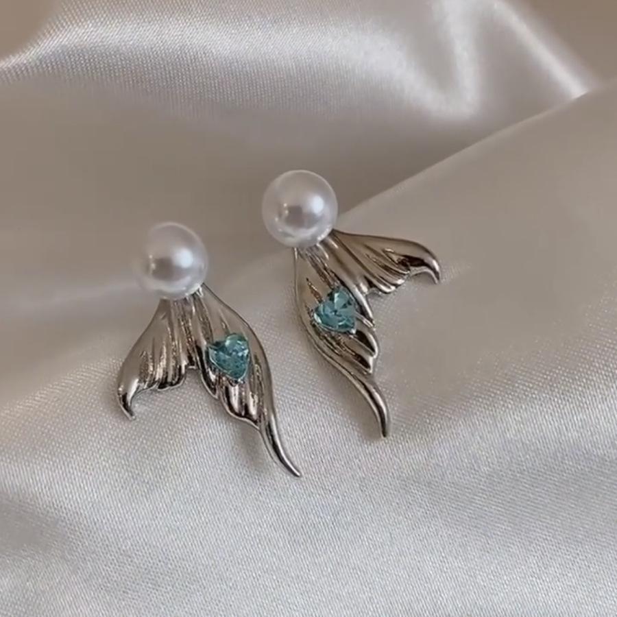 Niche Elegant Pearl Mermaid Tail Earrings - Versatile Design for Stylish Wear