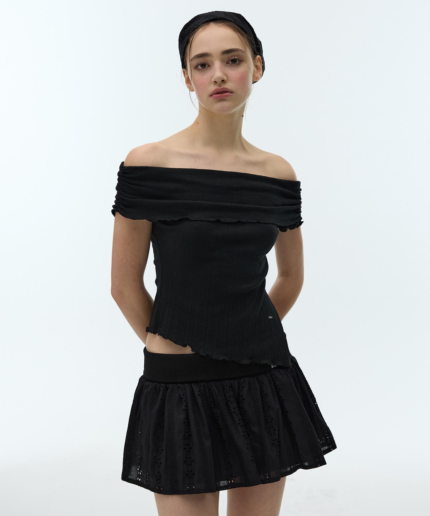 Dear Stalker Hellia Slit Off-Shoulder T - Black Black/Free