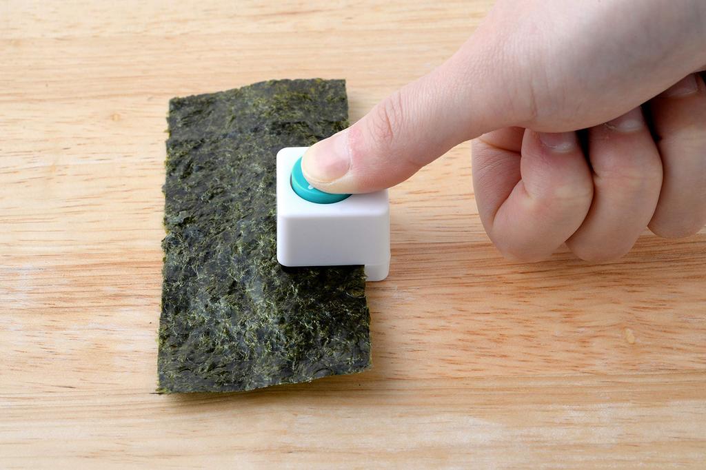 Ernest Character Bento 3 Shapes a favorite brand of major restaurants (Seaweed Punch) Mini, Types, Easy-to-Cut (Smiling Punch), A-77096,