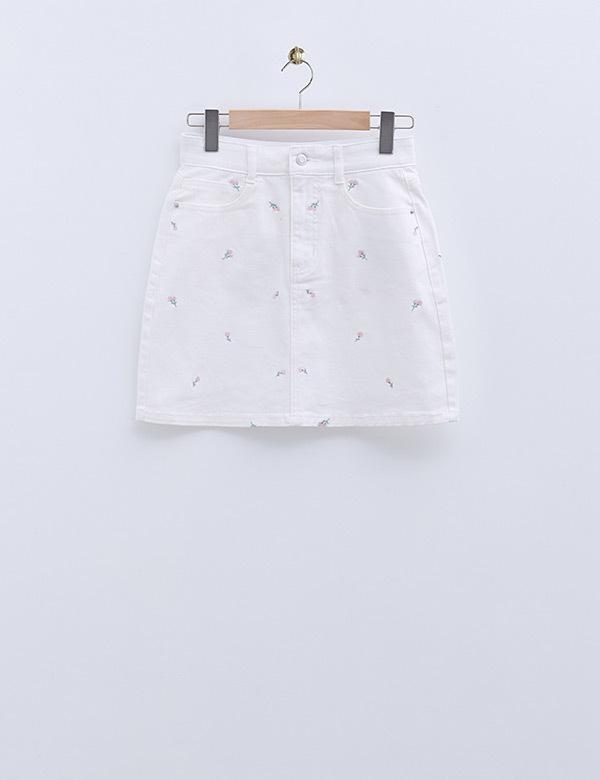 Roem Flower Embroidered Mini Skirt (2 Colors)_Rmwje37Gt1