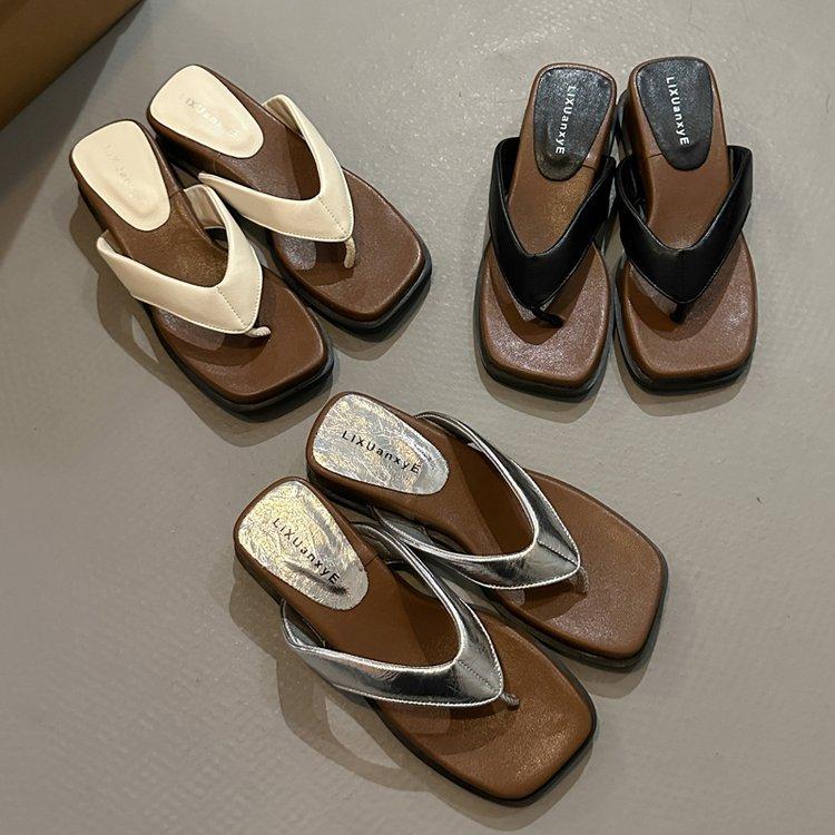 Strand-Flip-Flops Damen Sommer Internet-Berühmtheiten 2025 Mode Casual Rutschfest Oberbekleidung Koreanische Version Zehensteg Urlaub Coole Hausschuhe Tide