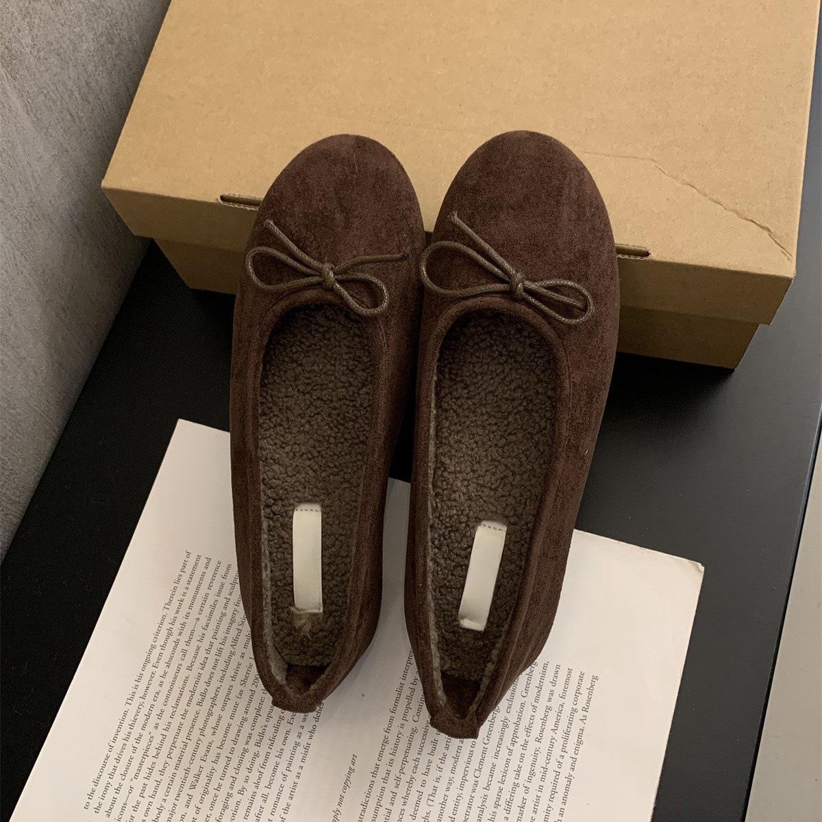 

Замшевые туфли с круглым носком и неглубоким горлом, женские бархатные туфли-бобы, женские зимние новые ретро-туфли на одной педали из термохлопка 40 темно-коричневого