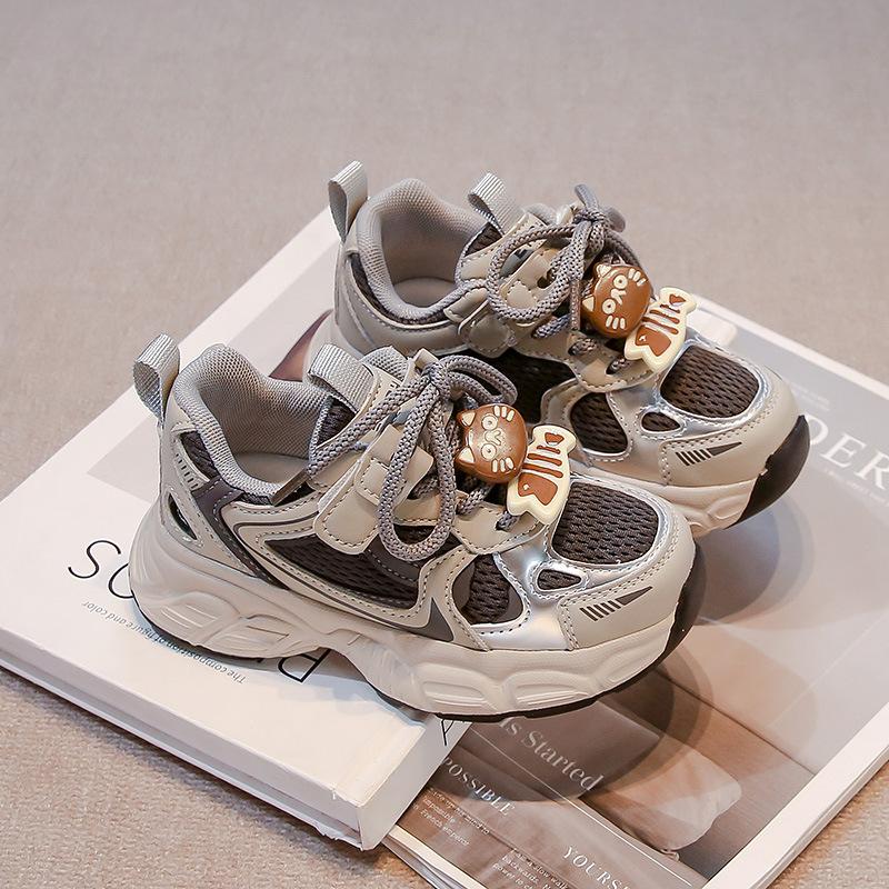 

Обувь для девочек весна и лето 2025 новая детская спортивная дышащая обувь мягкая подошва для девочек среднего и старшего возраста легкие кроссовки противоскользящие 26