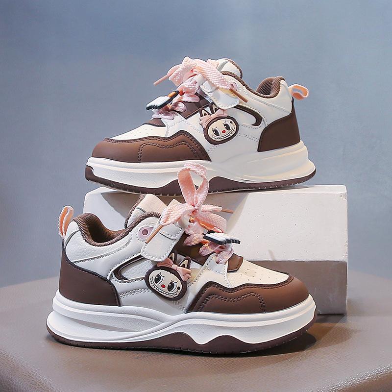 Chaussures de skate pour enfants nouveau printemps et automne 2025 confortables respirantes garçons et filles chaussures décontractées mignonnes chaussures de sport tendance camarades de classe