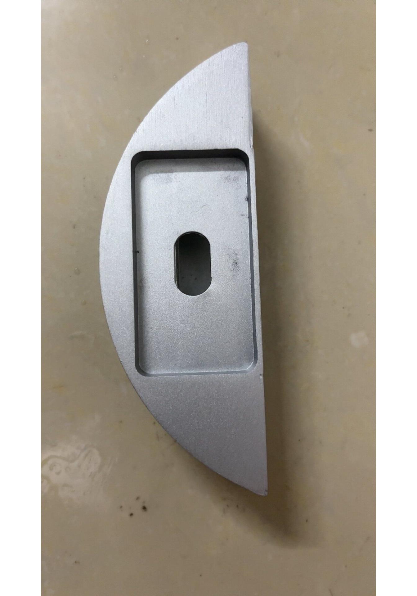 Crescent-Shaped Solar Aluminum Road Stud with Flashing Nighttime Light