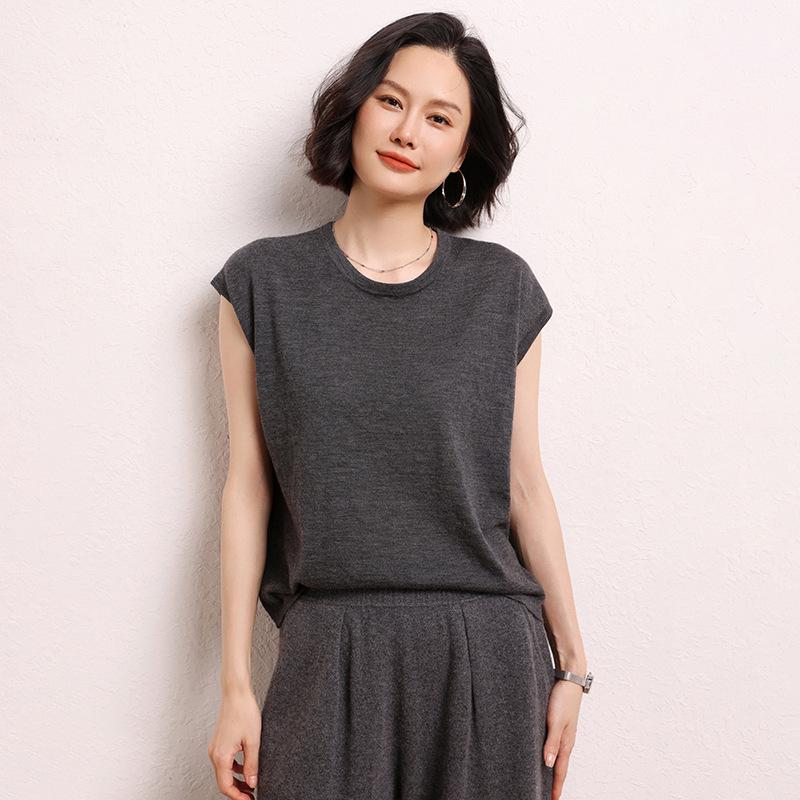 High-Quality Women's Cashmere Round Neck Short Sleeve Sweater for Autumn/Winter - Simple, Loose, and Versatile.