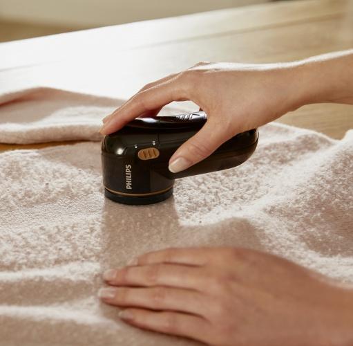 Philips GC026/80 Fabric Shaver, Black