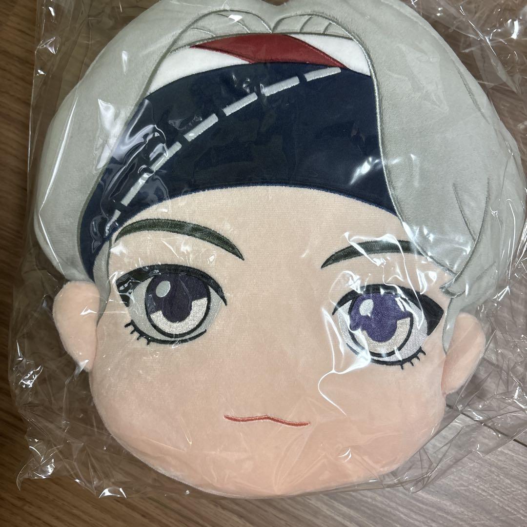 

[USED] BTS Tiny Tongue Cushion Taehyung V Plush Blanket
