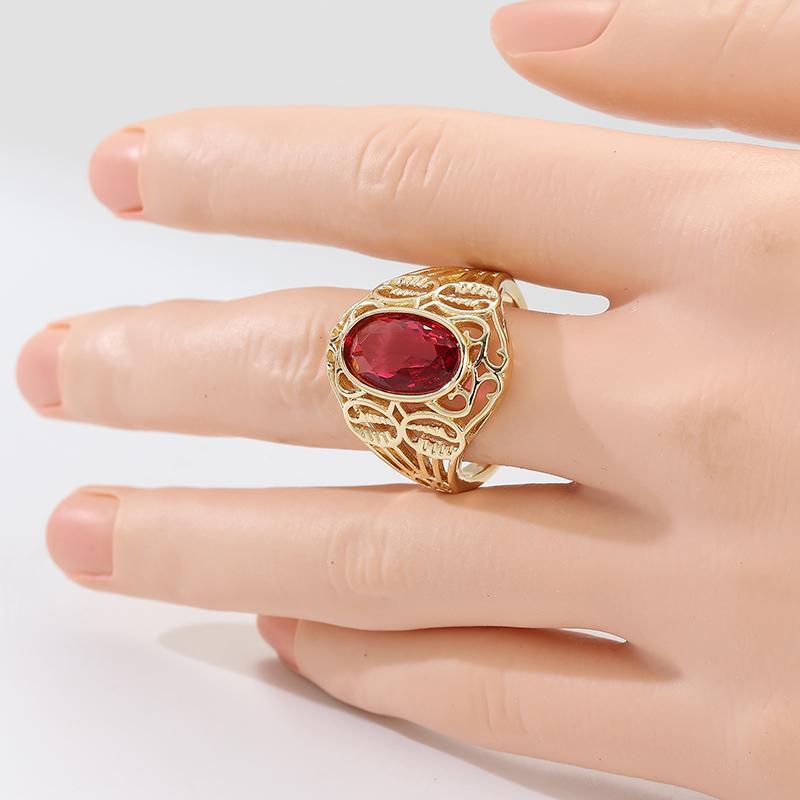 Gorgeous Vintage Hand Carved Synthetic Ruby Hollowed Golden Ring for Women's Elegant Temperament Banquet Festival Jewelry Crafts
