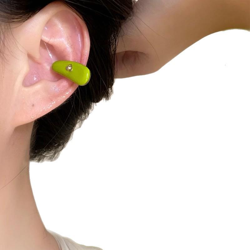 Dopamine Enamel Zirconia Heart Ear Cuff: Stylish, Light Luxury Non-Pierced Earring