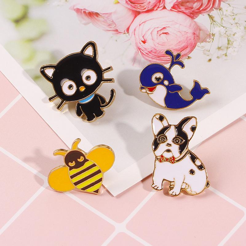 Fashion Gold Charm Pins Brooches Dog Whale Cat Couple Enamel Bees Badges Hat Backpack Accessories Lovers Jewelry Gifts