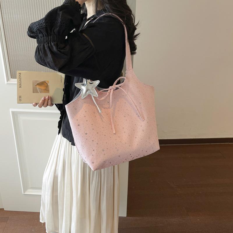 Fresh stars, fashionable and casual personality, large capacity, simple texture, spring new women's shoulder tote bag