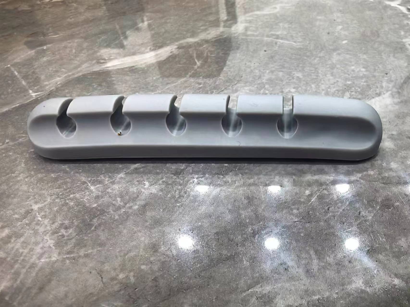 

2 шт. Силиконовый органайзер для USB-кабелей, намотчик кабелей, зажимы для организации рабочего стола, держатель для кабеля мыши, наушников, органайзер для проводов серебряный